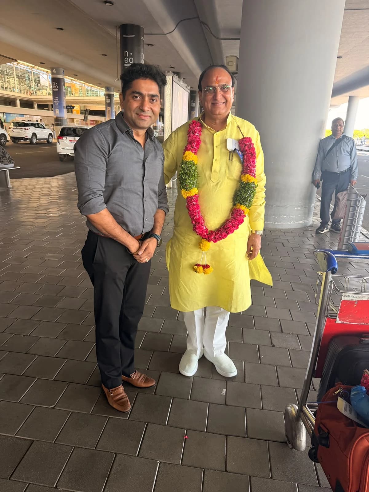 A shared photograph during the airport welcome for Maharaj Ji Shri Purushotham Ji.